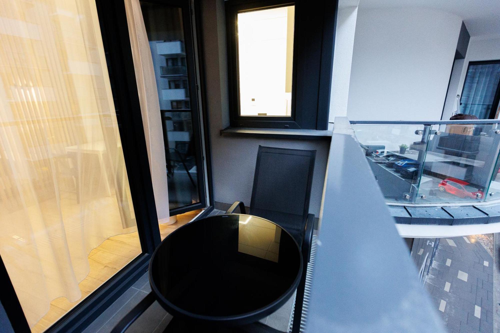 Petrovdom In Warsaw, Rc Bliska Wola Tower Apartment *